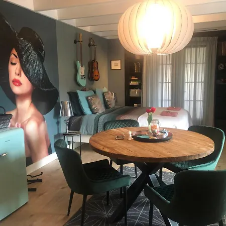 De فندق مبيت وإفطار 4*